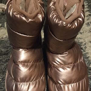 Women's Winter Boots in Metallic Brown